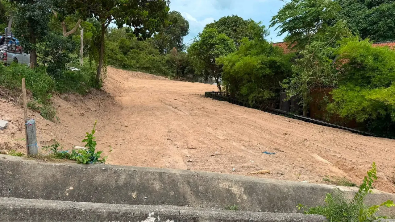 Site leveling and backfill for seven villas in Bo Put
