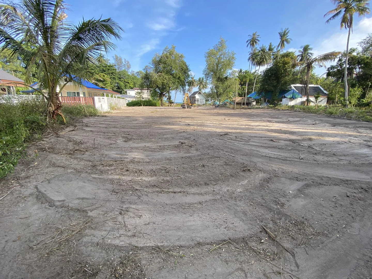 Land clearing for villa construction in Hua Thanon