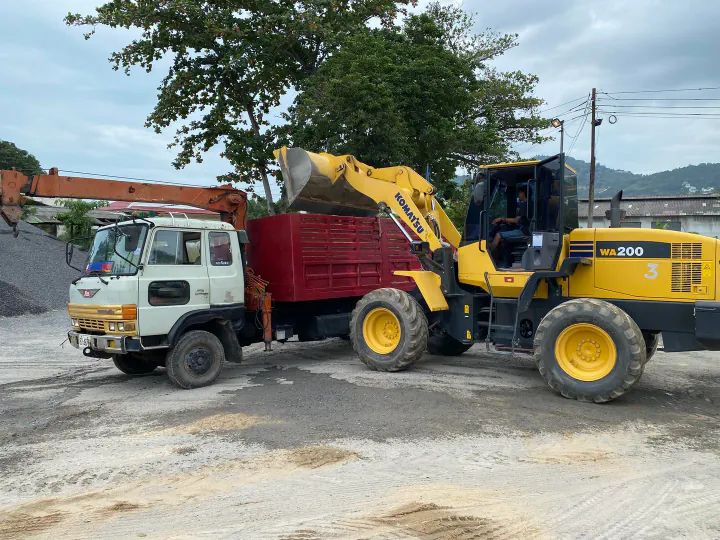 Dump trucks and transport